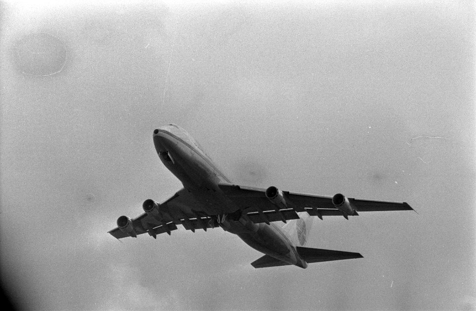 De Boeing 747 tijdens de landing, Bestanddeelnr 923-6385