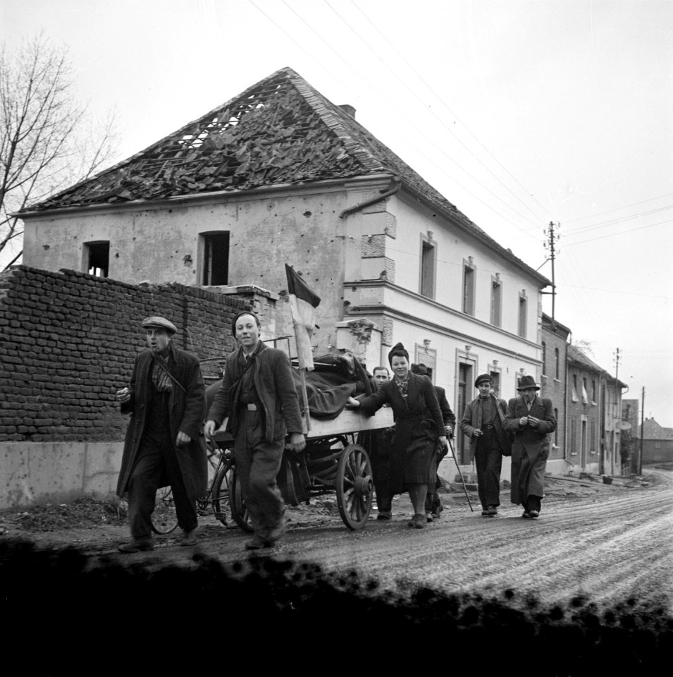 De bevolking van Roermond keert terug naar huis, Bestanddeelnr 900-2265