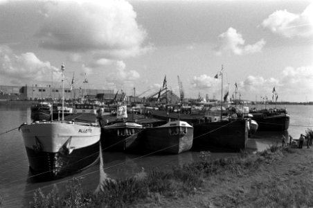 De blokkade op het Noordzeekanaal bij IJmuiden, Bestanddeelnr 928-1211