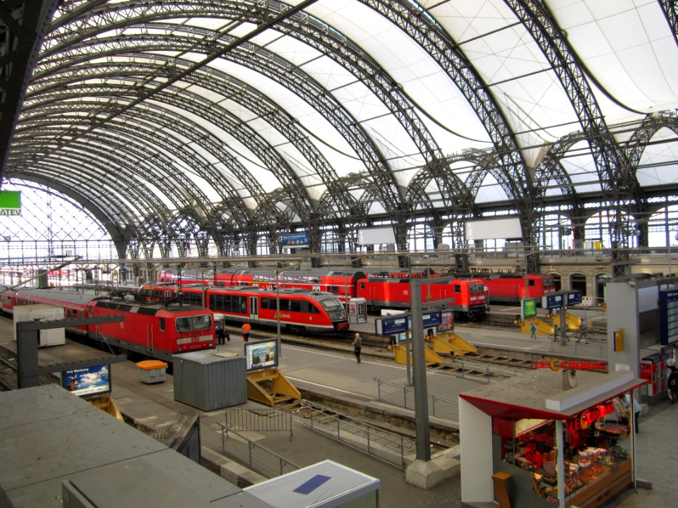 DB Züge im Dresdner Hauptbahnhof