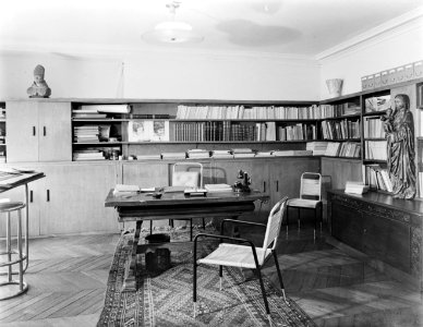 De bibliotheek in het woonhuis van Marie Chauvel, Bestanddeelnr 190-0840 photo