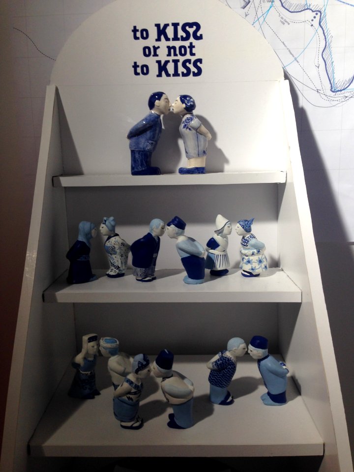 DDW2017 - Klokgebouw - Delftware - To kiss or not to kiss - 1 ensemble