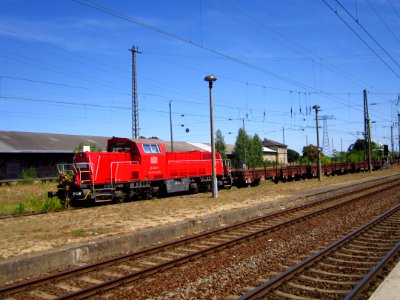 DB 261 013-7 mit Güterzug (2)