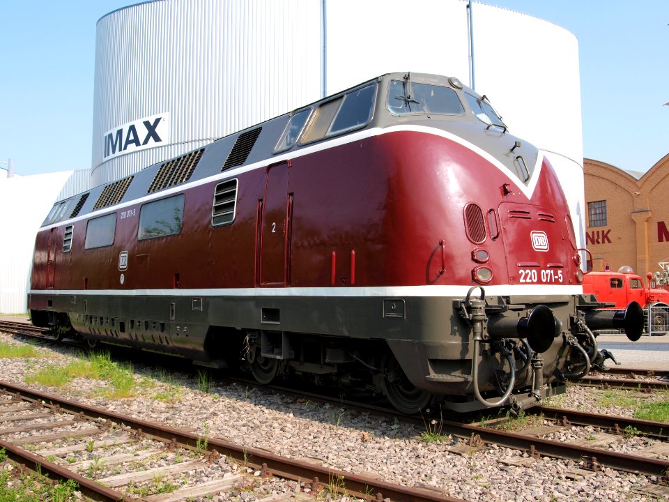 DB Class V 200, DB 220 071-5 at Speyer museum p2