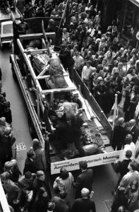 De beeldengroep David, Goliath en schildknaap met vrachtauto overgebracht van Wa, Bestanddeelnr 922-8090