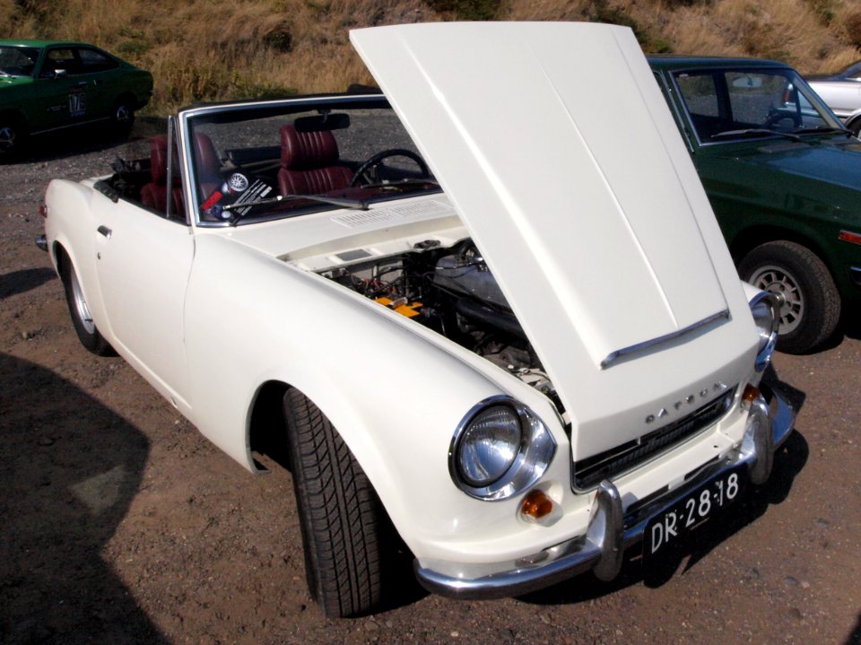 Datsun 2000 Roadstar dutch licence registration DR-28-18 pic1