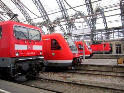 DB Züge nebeneinander in Dresden