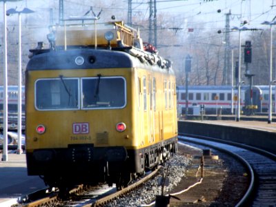 DB 704 002-5