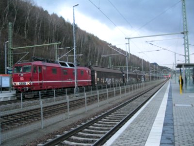 DB 180 011-9 mit Güterzug in Bad Schandau