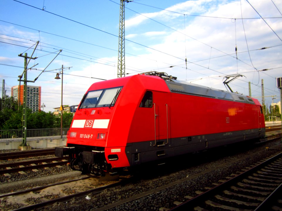DB 101 048-7 vor Dresdner Hauptbahnhof