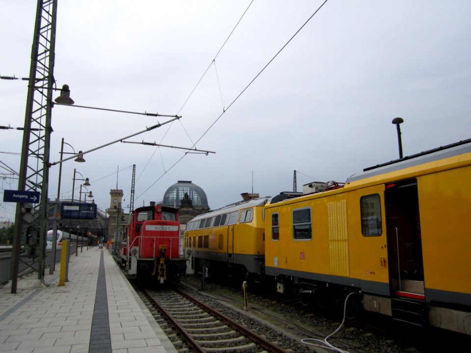DB 218 392-9 und 362 517-5 Dresden Hauptbahnhof Schienenprüfzug (2)