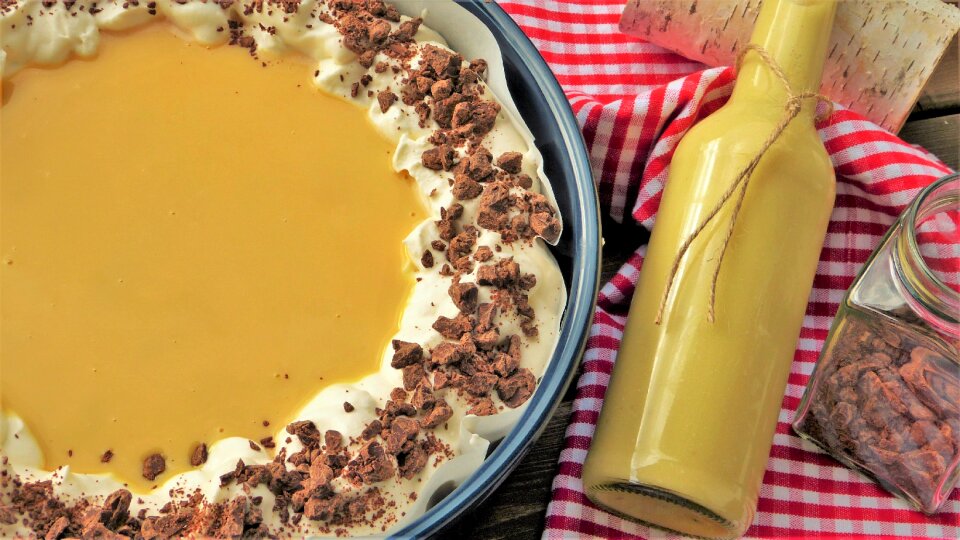 Chocolate chips dishcloth baking dish