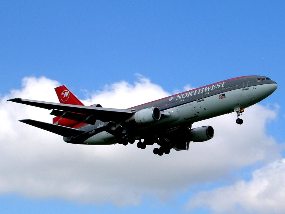 DC-10 landing at Schiphol