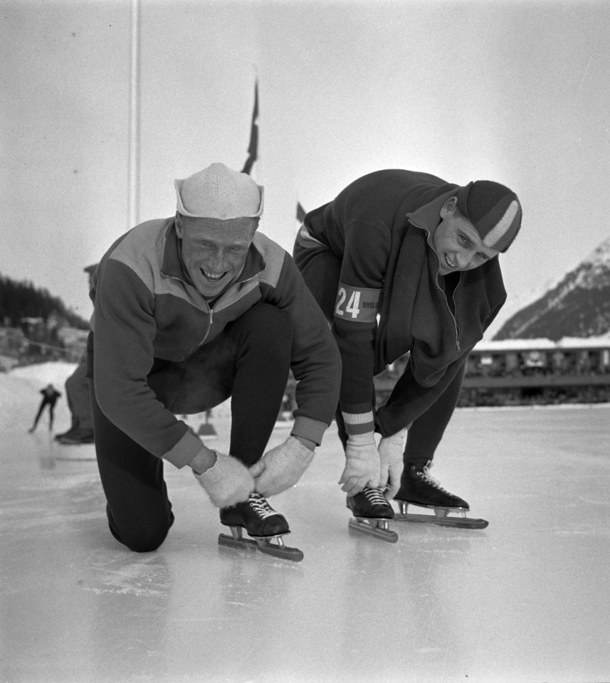 Davos Hollandse schaatsploeg. Oltshoorn links Maarse recht, Bestanddeelnr 905-5056