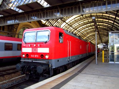 DB 143 875 im Dresdner Hauptbahnhof