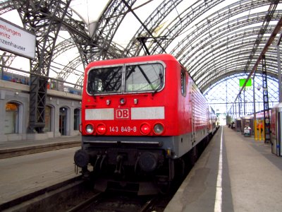 DB 143 849-8 im Dresdner Hauptbahnhof (RE18)