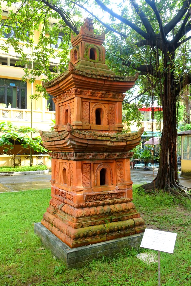 Dang Minh stupa (replica), Hai Duong province, Tran dynasty, 13th-14th century AD, terracotta - National Museum of Vietnamese History - Hanoi, Vietnam - DSC05757