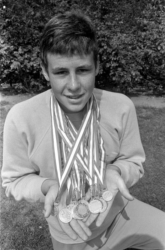 De 15-jarige Roger van Hamburg met zijn medailles, Bestanddeelnr 922-6674