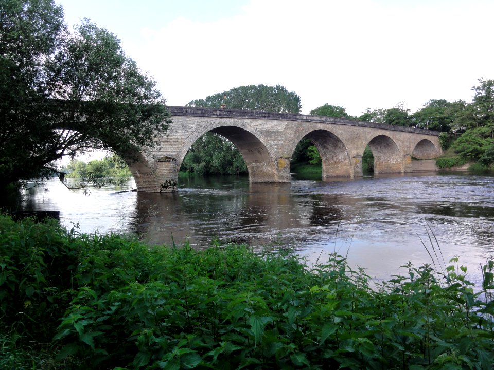 Dangé-Saint-Romain (Vienne) Pont sur la Vienne