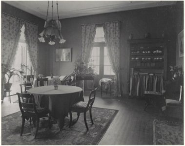 Dameszitkamer in het Haarlems Kindertehuis in de Thorbeckestraat, Inventarisnummer NL-HlmNHA 24114