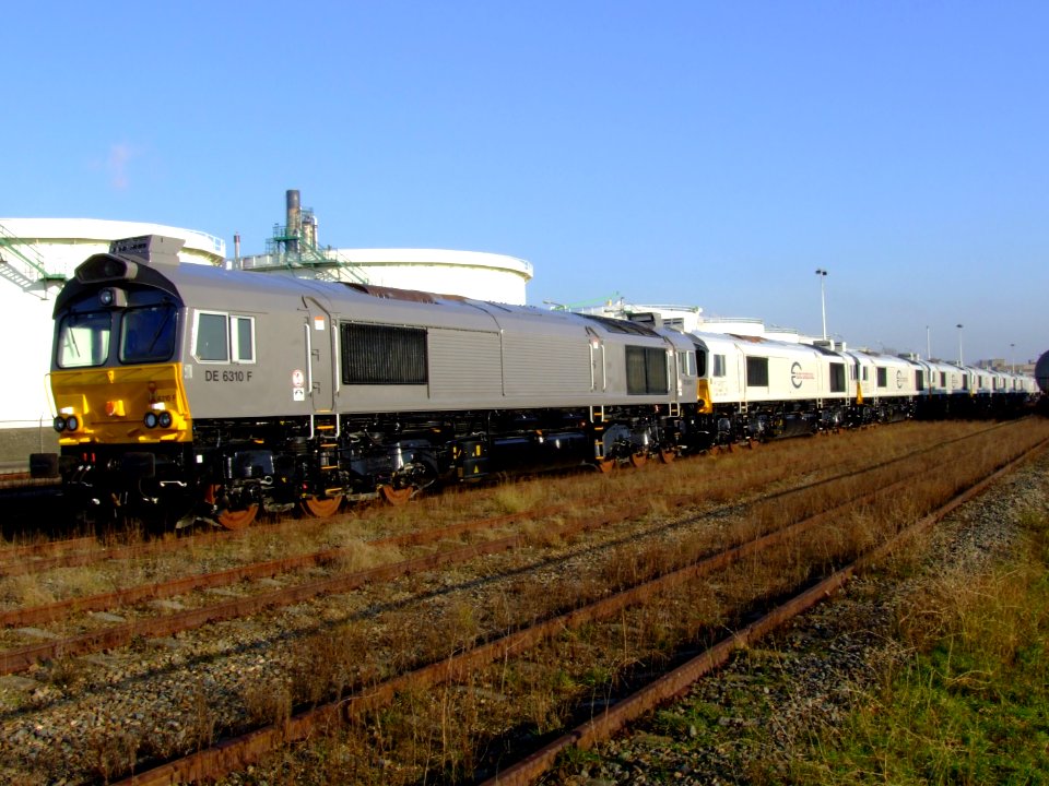 DE 6310 F pulling 12 locs