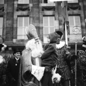 De 6-jarige Klaas Schild uit Assen, de kleinste Bravo-brigadier bij de Sint op d, Bestanddeelnr 918-4677