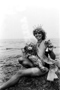 De 16 jarige Sabrina Verner werd Miss Beach, Bestanddeelnr 930-3770