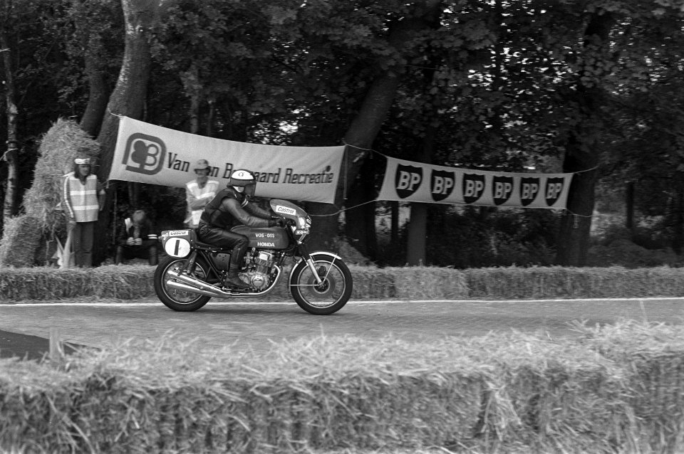 De 750 cc Honda van A. Van Schijndel en H. van Kruys, Bestanddeelnr 925-6742