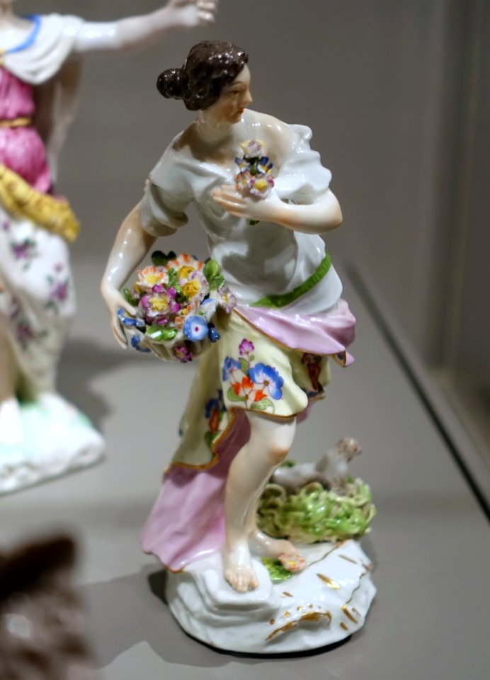 Dancing shepherdess, Friedrich Elias Meyer, Meissen Porcelain Factory, c. 1750, hard-paste porcelain - Wadsworth Atheneum - Hartford, CT - DSC05244