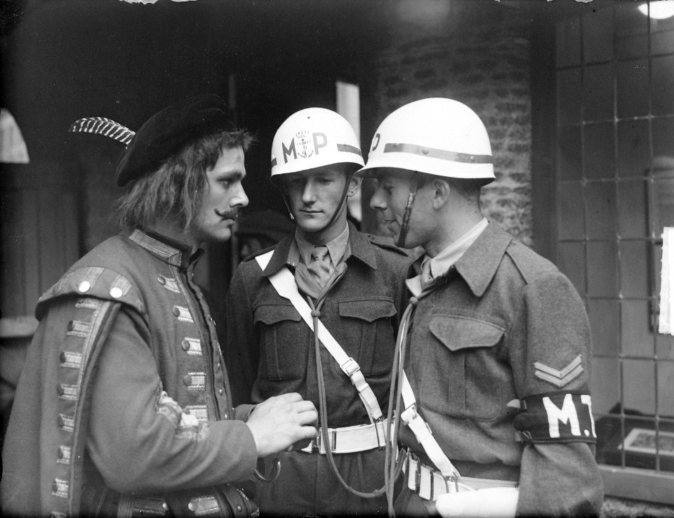 Damstad. Militaire Politie met stadswacht, Bestanddeelnr 904-0191