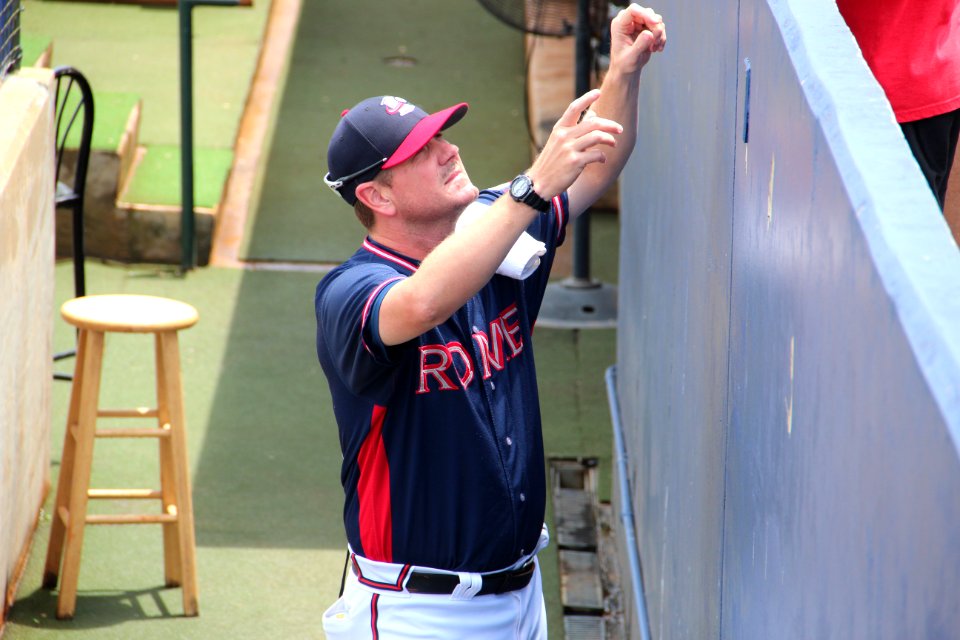 Dan Mayer signing autographs, May 30 2018 (1)