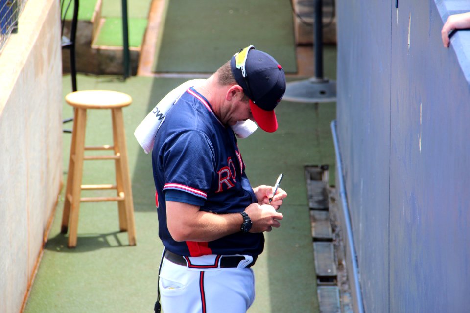 Dan Mayer signing autographs, May 30 2018 (2)
