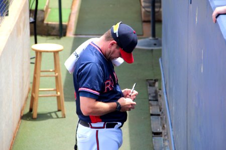 Dan Mayer signing autographs, May 30 2018 (2)