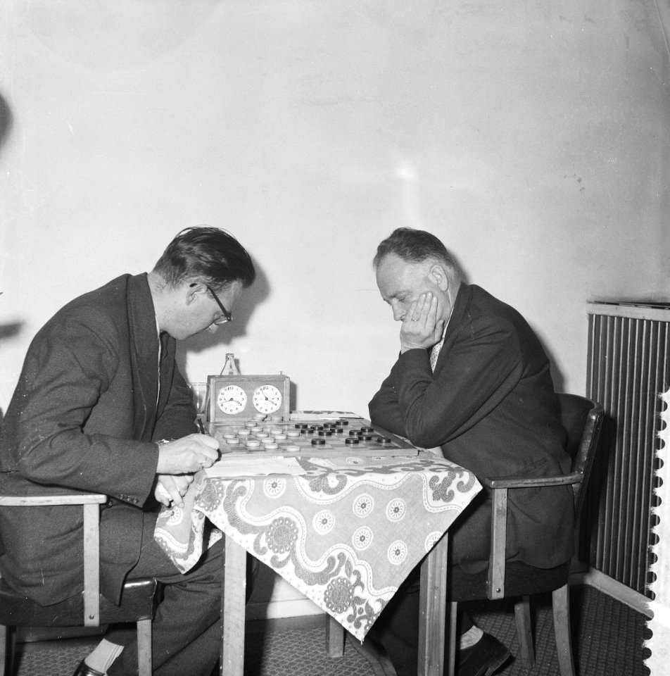 Dammen in Wageningen ( van Dijk links en Keller rechts), Bestanddeelnr 909-4233