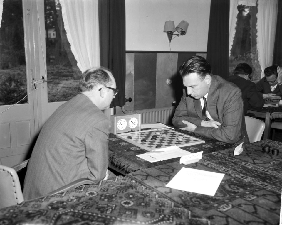 Damkampioenschap van Nederland te Apeldoorn, Bergsma tegen Van Dijk, Bestanddeelnr 915-0559