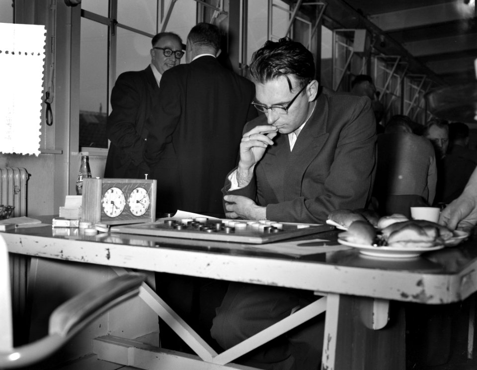 Damkampioenschap Nederland. Wim Roozenburg winnaar, Bestanddeelnr 908-3846