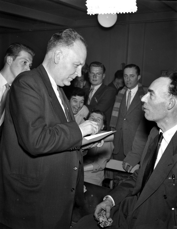 Damkampioenschap Nederland Wim Roozenburg (rechts) winnaar, Bestanddeelnr 908-3848