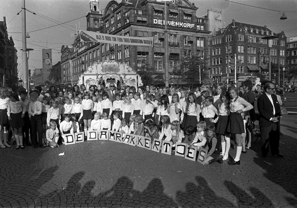 Damrakkertjes op Dam, Amsterdam, Bestanddeelnr 924-9144