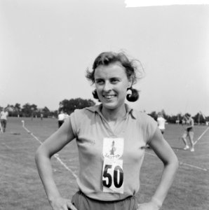 Damesdubbel kampioenschappen atletiek te Apeldoorn, Tilly van der Zwaard (800 me, Bestanddeelnr 916-6844