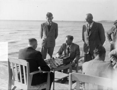 Damwedstrijd Damclub IJmuiden op de pier, Bestanddeelnr 904-0253