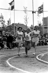 Dames atletiek Nederland tegen Engeland in Den Haag finish 800 meter, Bestanddeelnr 923-5293