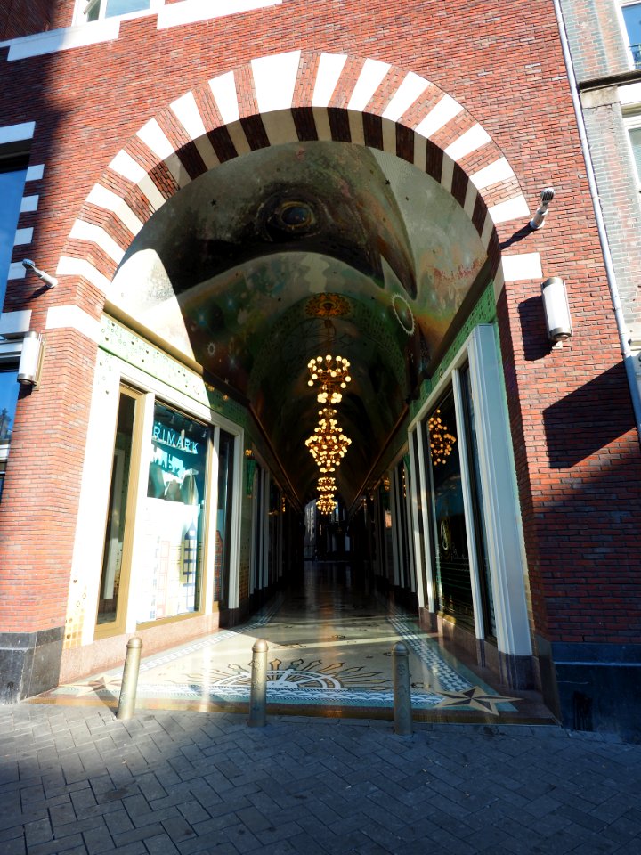 Damrak Passage foto 1