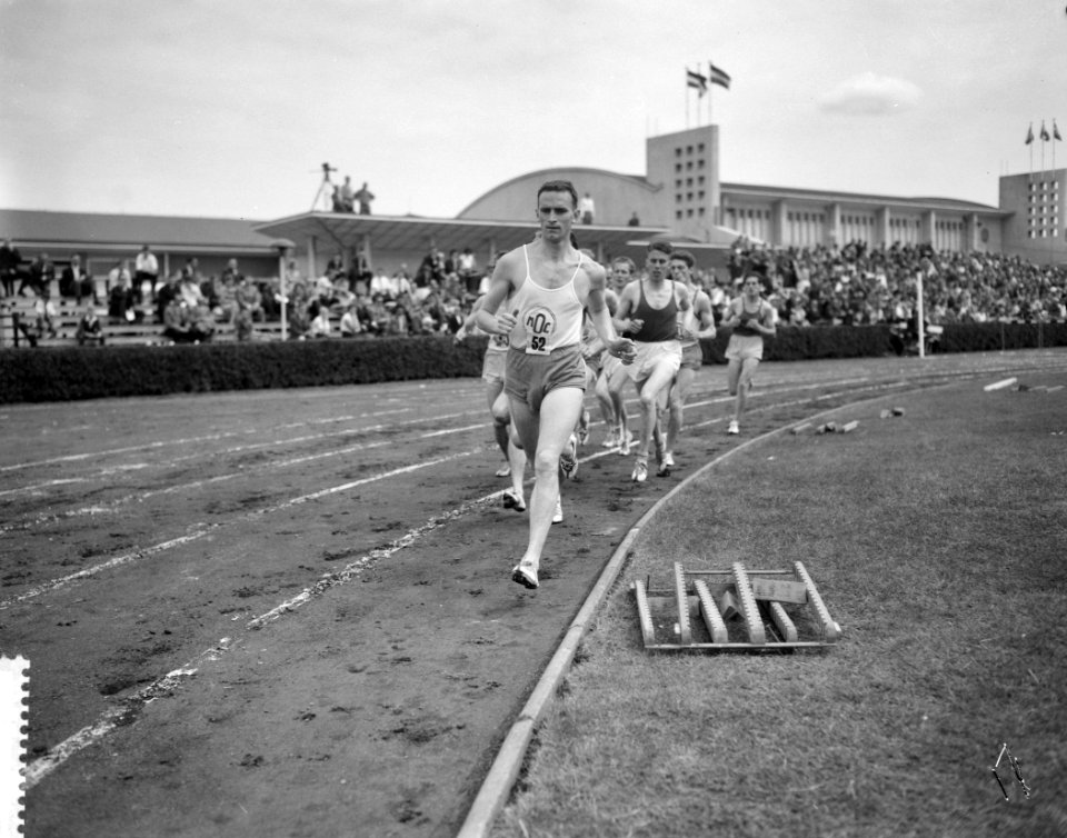 Dames en Heren Athletiekkampioenschappen in Vlaardingen 1500m Heren H Snepvang, Bestanddeelnr 912-7879