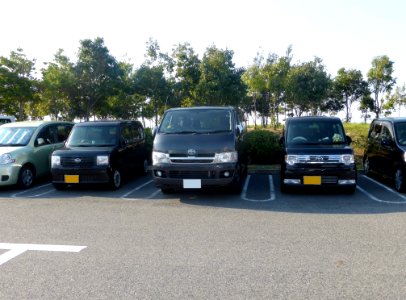 Daihatsu MOVE Conte (L575S) & Toyota HIACE (H200) &Toyota PIXIS SPACE Custom (L575A) front