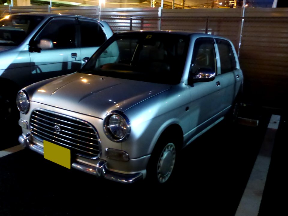 Daihatsu MIRA Gino (L700S) at night front