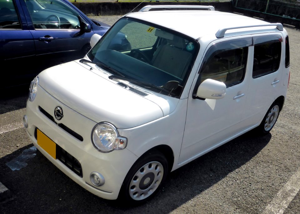 Daihatsu Mira Cocoa (L675S) front