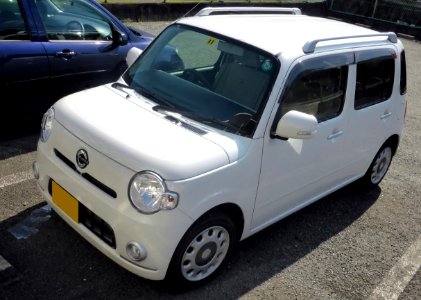 Daihatsu Mira Cocoa (L675S) front