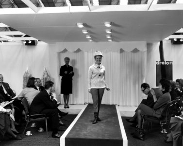 Damesconfectie vakbeurs Dacova in RAI-gebouw geopend De stand van Dralon, Bestanddeelnr 915-6325