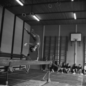 Dames Turnen Nederland tegen Tsjecho-Slowakije in Arnhem Terborg, Marianna Kra, Bestanddeelnr 919-3172
