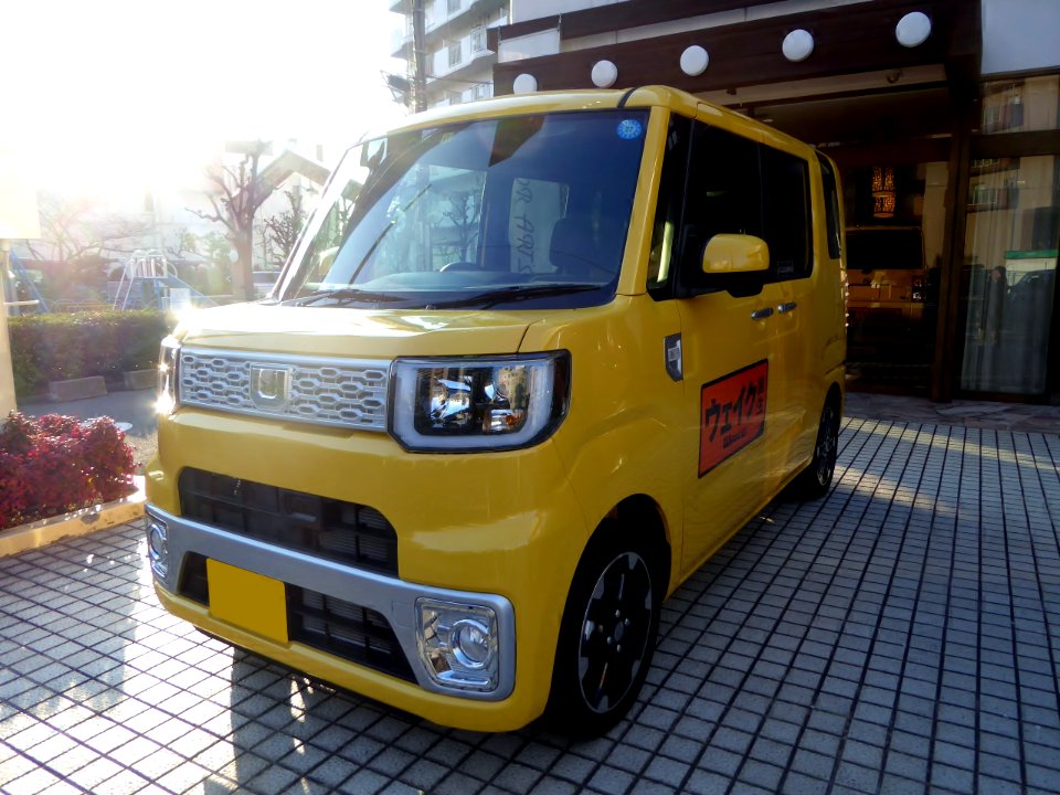 Daihatsu WAKE G SA (LA700S) front